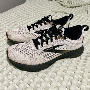 Brooks Revel 4 Road Running Shoe